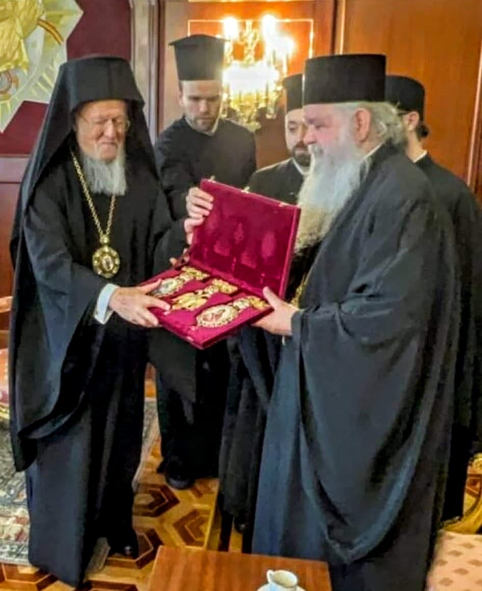 Вселенскиот патријарх му подари на архиепископот Стефан комплет архиепископски панагии