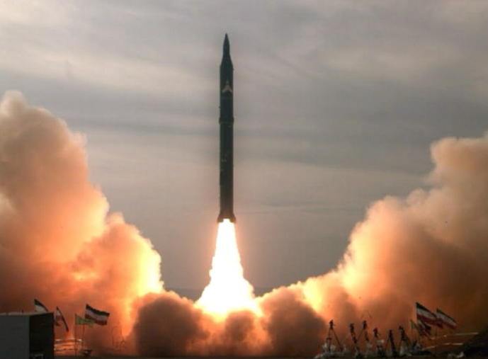 Иран лансираше ракета со сателит