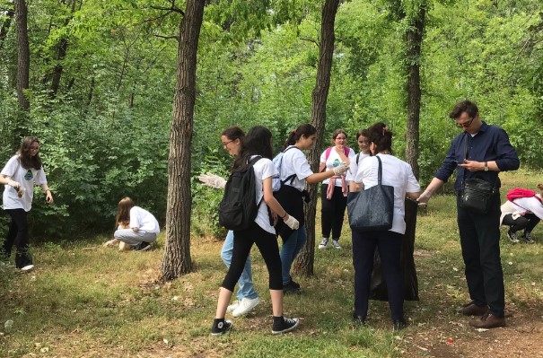 Акција за чистење на парк шумата во Гази Баба организираше Словенечката амбасада