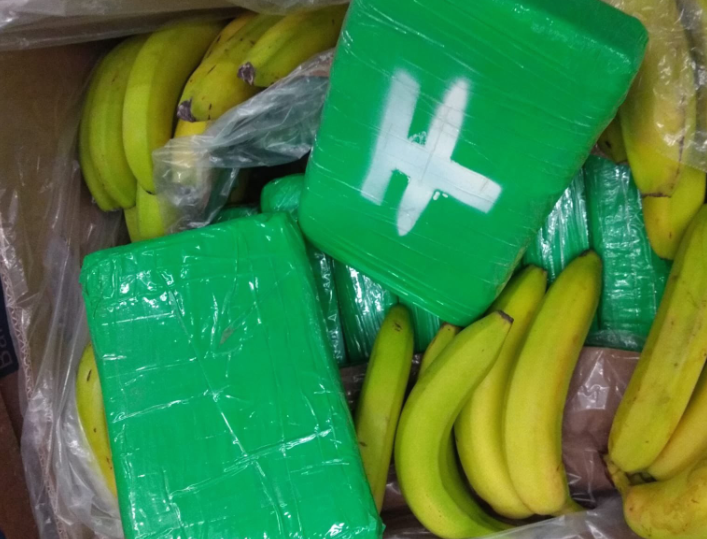Повеќе од 800 килограми кокаин пронајдени во кутии со банани во супермаркети