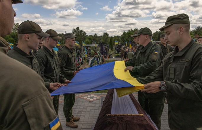 Во борбите во Донбас дневно гинат од 200 до 500 украински војници