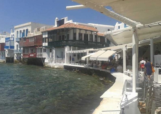 На грчкиот остров Миконос 37 отсто од тестираните се позитивни