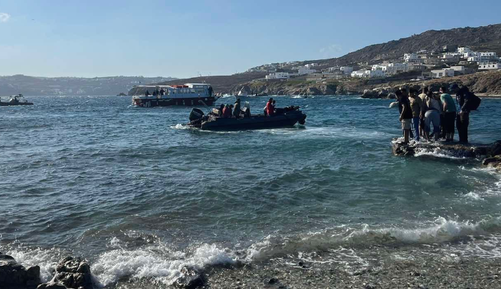 Исчезнати четири и спасени над 100 лица во близина на грчкиот остров Дилос