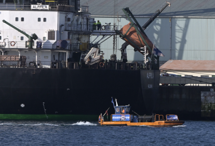 Првиот товарен брод го напушти окупираното украинско пристаниште Бердјанк