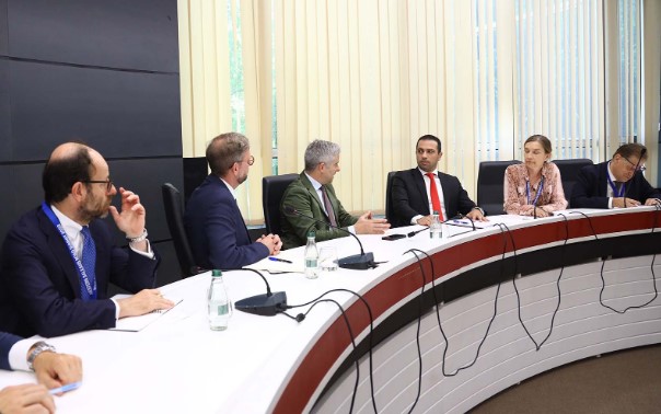 Бочварски на средба со ЕИБ, разговарано за третата фаза од железничкото поврзување со Бугарија