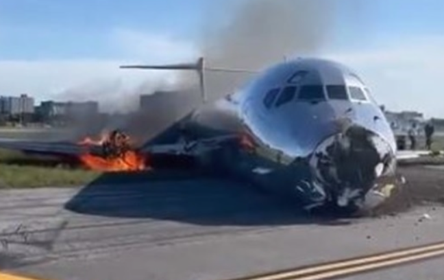 (ВИДЕО) Авион со 126 луѓе се запали по слетувањето во Мајами