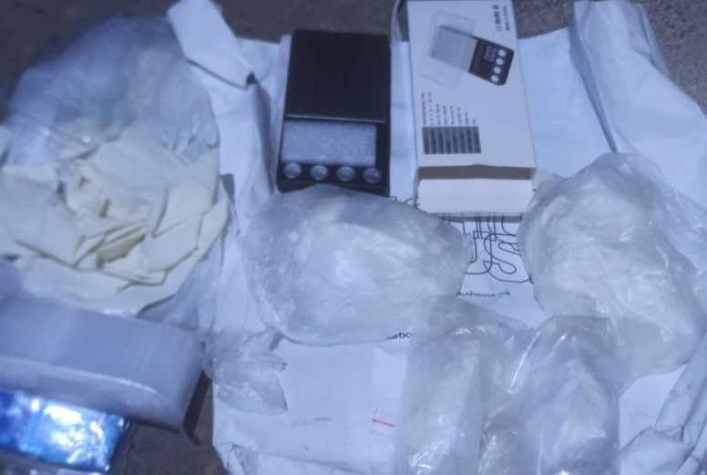 Пронајдени околу 400 грама кокаин при претреси во Скопје