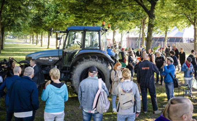 Земјоделци протестираат во Холандија поради новите еколошки мерки