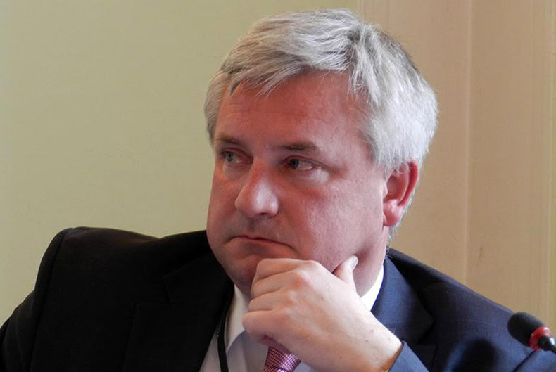 Абрахам: Шолц мора силно да ја притисне Бугарија, има механизми да се натера да го тргне ветото