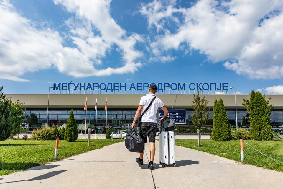 Нова сезонска авиолинија Скопје-Измир од утре