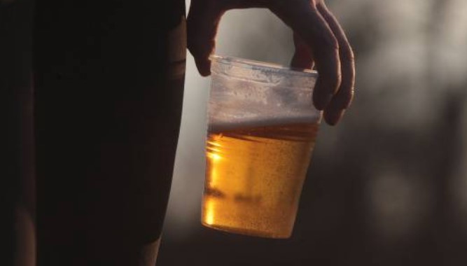 Кривична пријава за вработена во угостителски објект што точела алкохол на деца