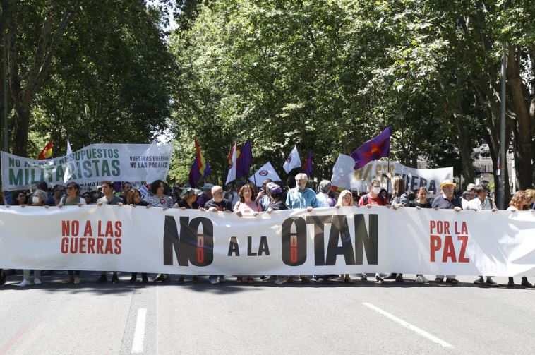 Анти-НАТО протест во Мадрид