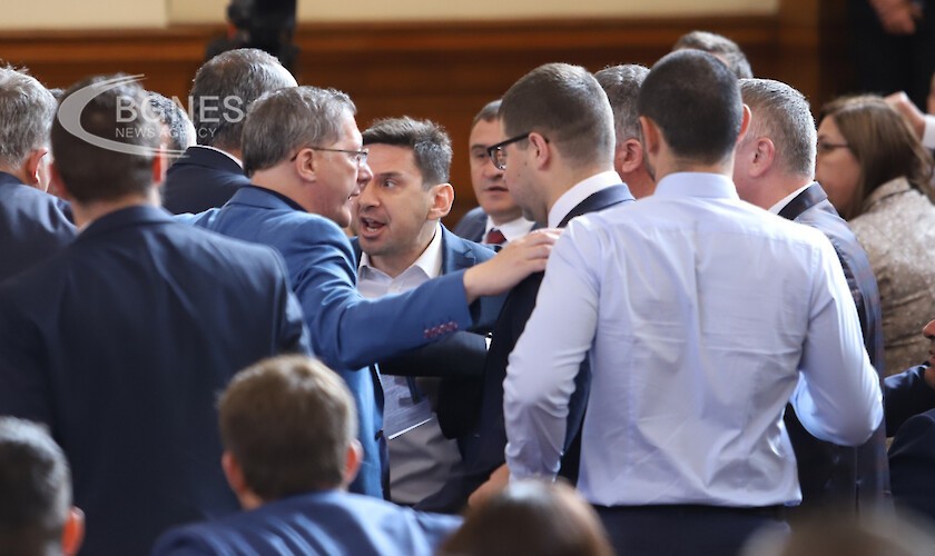 (ВИДЕО) Тензии меѓу бугарските пратеници, за малку избегната тепачка