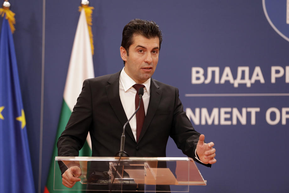 Бугарскиот премиер Петков ја достави оставката