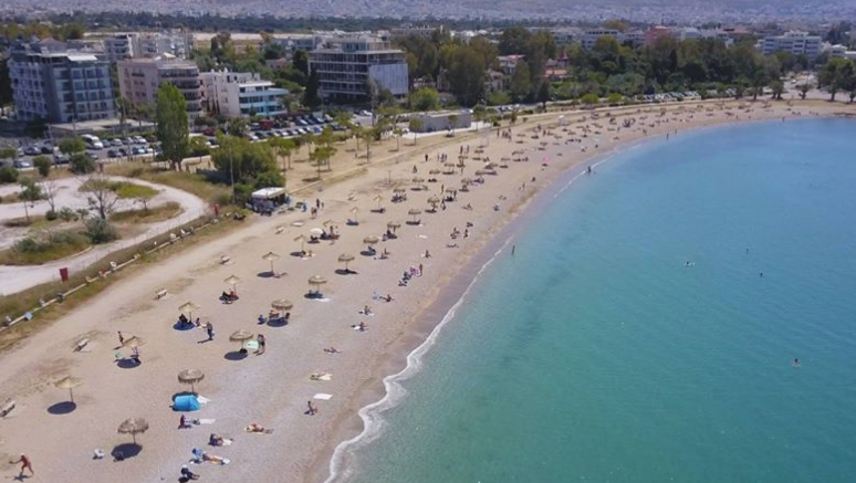 Анкета: Половина од Грците летово нема да одат на одмор