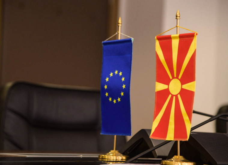 Скопје го анализира францускиот предлог, бара чист македонски јазик во преговарачката рамка