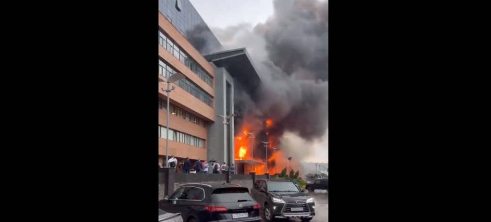 Локализиран пожарот во деловниот центар во Москва, двајца повредени, 120 евакуирани