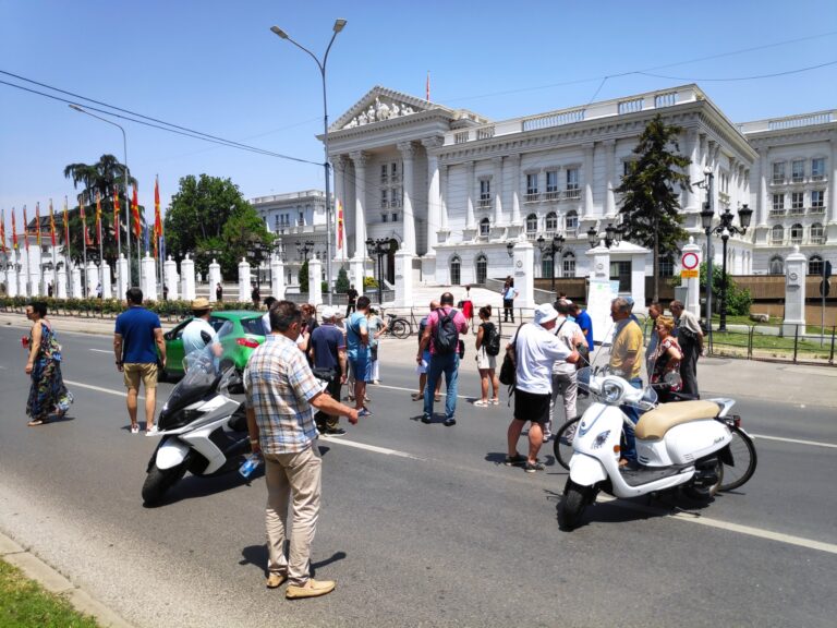 Дуќанџиите на протест пред Владата: Доста трпевме, ова е вистината за ГТЦ