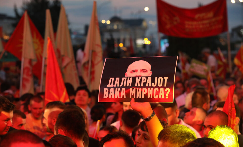 Тасевски: Од вчера глупите сдсмовци бројат присутни од сликите на митингот на вмровците, оние паметните знаат дека завршија со владеењето засекогаш