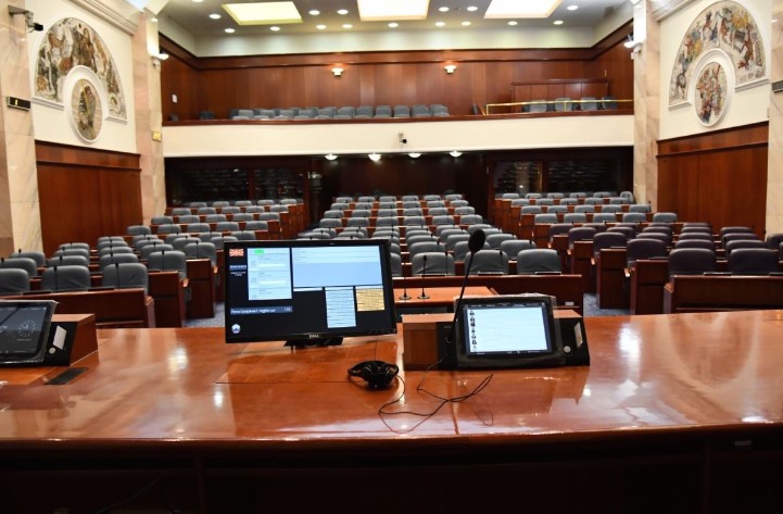 Поради недоволен број пратеници во пленарната сала, Џафери ја одложи 74. седница