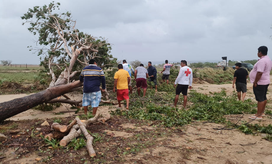 Најмалку 11 загинати во налетот на ураганот Агата во јужниот дел на Мексико