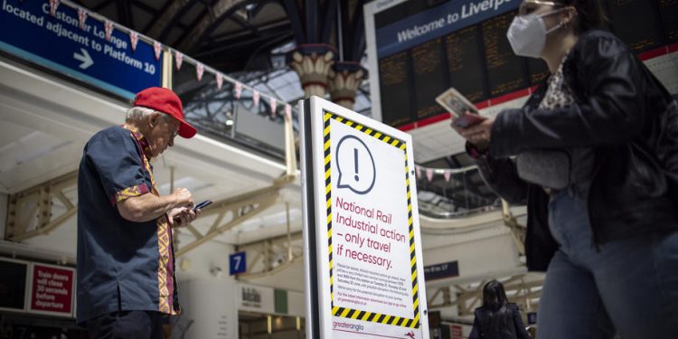Најголем штрајк на британските железничари во последните 30 години