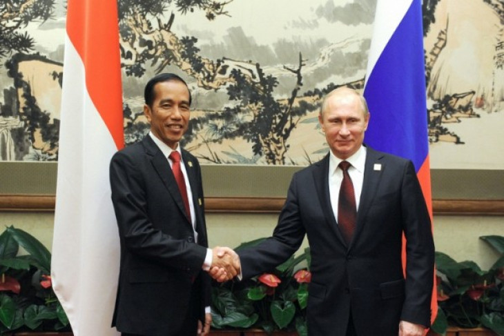 Би-Би-Си: Индонезискиот претседател на Путин му пренел порака од Зеленски