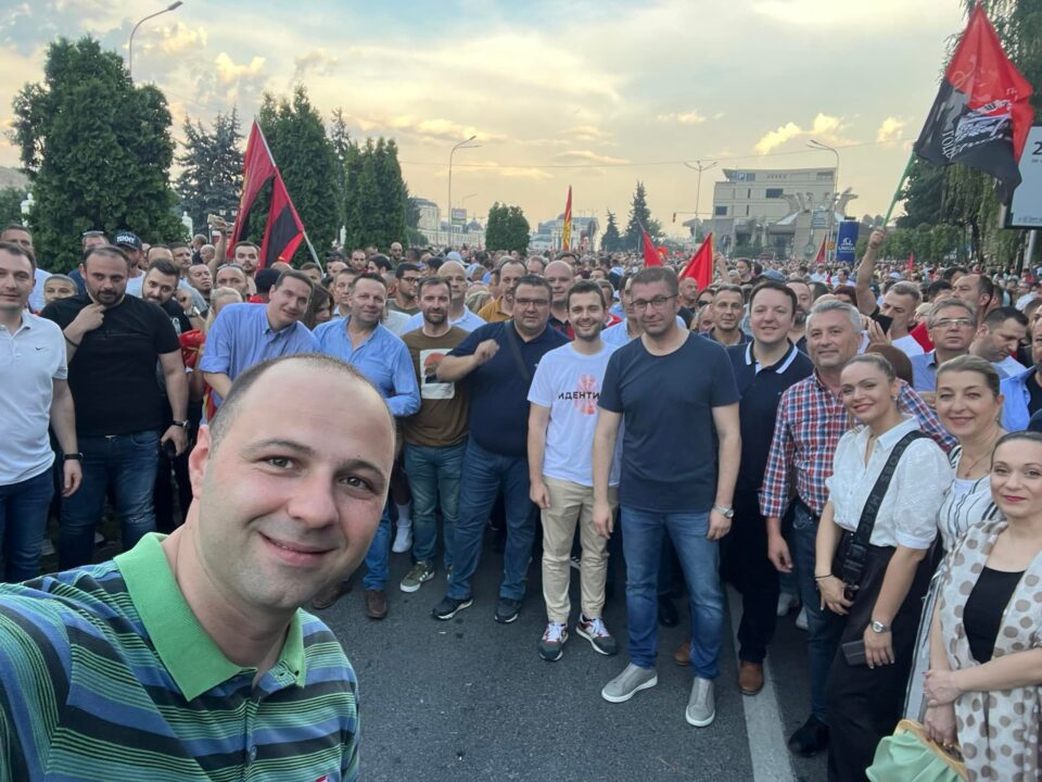 (ФОТО): Мисајловски со порака од сенародниот протест: Македонија пред сè и над сè!