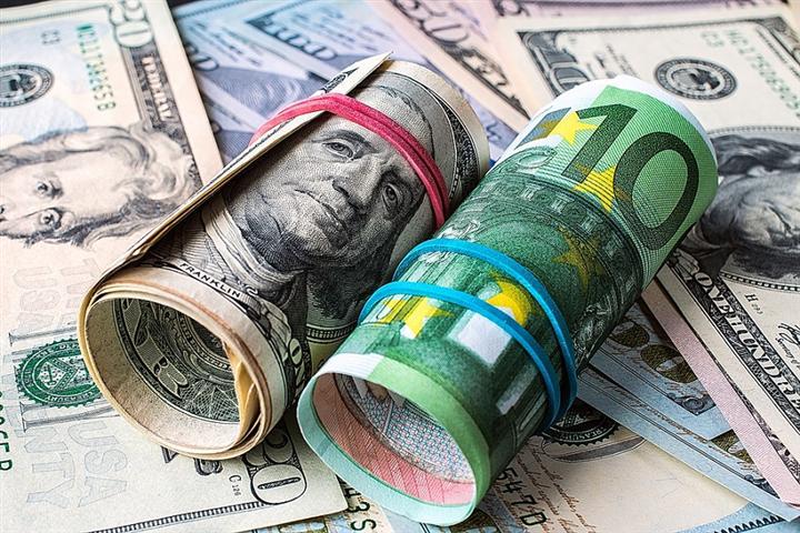 Доларот на најниското ниво во пет месеци, еврото се искачи над 1,10 долари