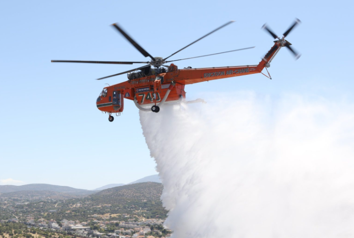 Активни два големи шумски пожари во Грција, евакуирани села и хотел