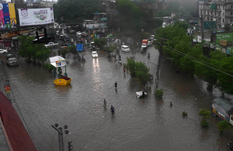 Најмалку шестмина загинати во монсунските дождови во Пакистан