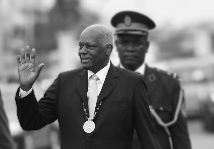 Почина поранешниот претседател на Ангола кој беше на власт 40 години, прогласена петдневна жалост