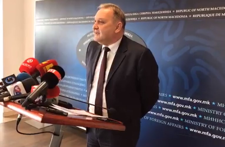 Амбасадорот Дабиќ кој што го критикуваше предлогот е суспендиран, затоа протестите повторно ќе враќаат пред МНР како знак на поддршка
