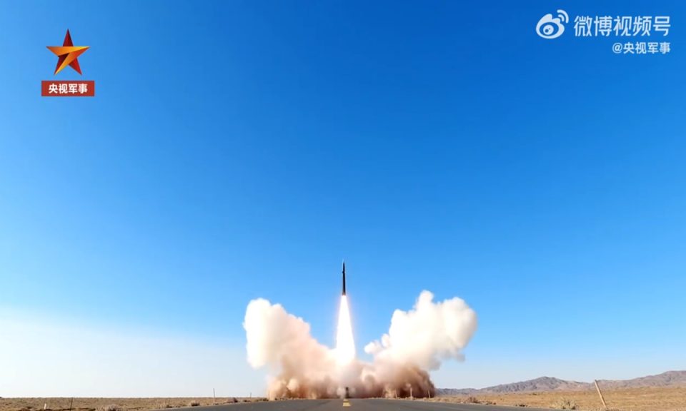 Кинеска ракета тешка 22,5 тони паднала и неконтролирано се движела кон земјата