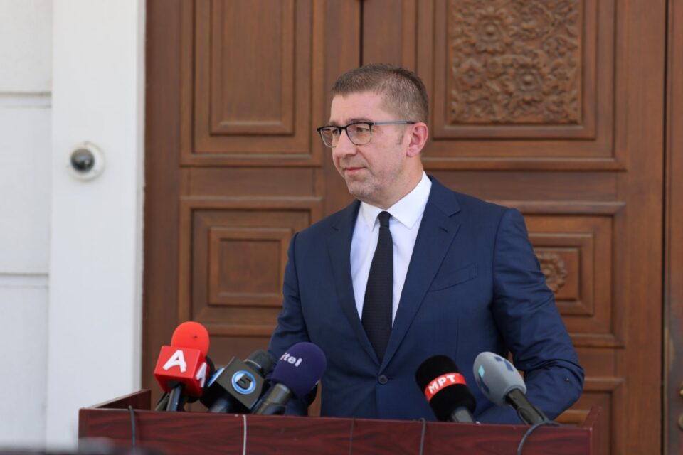 Мицкоски: Вечерва Извршниот комитет на ВМРО ДПМНЕ ќе расправа за предлогот за референдумско изјаснување