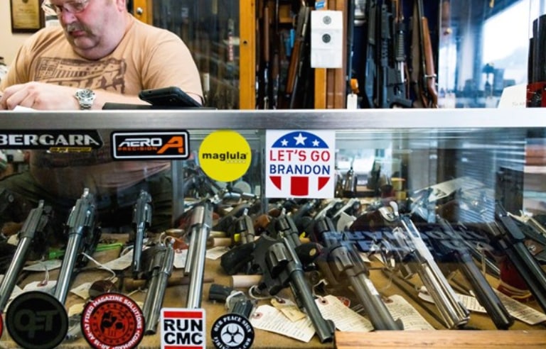 Њујорк го забрани оружјето на многу јавни места по одлуката на Врховниот суд