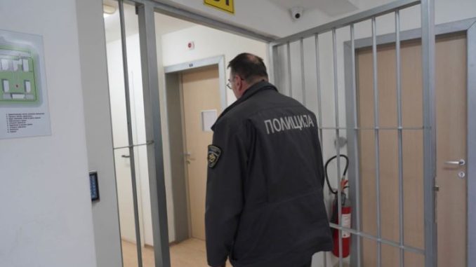 Најдени ножеви и мобилни телефони кај осудени лица при претрес во КПД Прилеп
