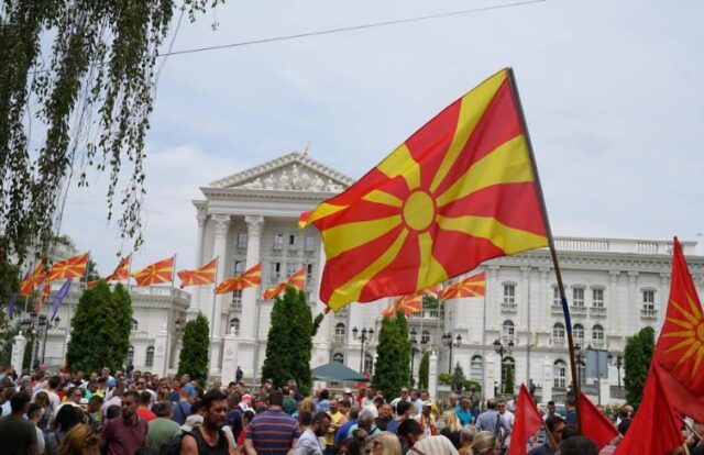 (ВО ЖИВО) Деветти ден масовен протест – „Го кријат протоколот затоа што со него се распродава Македонија“