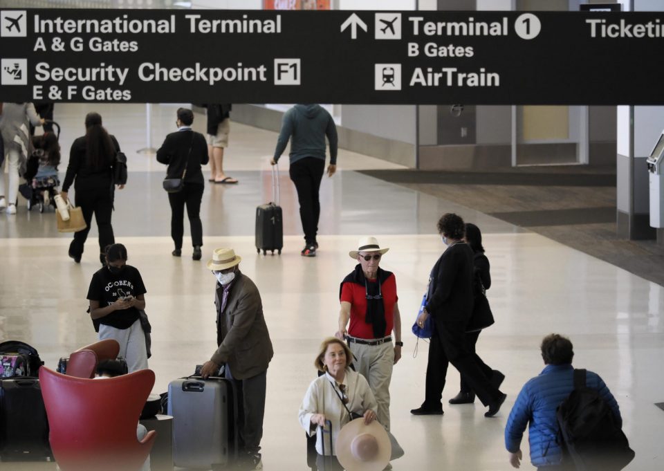 Пронајден сомнителен предмет: Евакуиран терминал на аеродромот во Сан Франциско поради закана за бомба