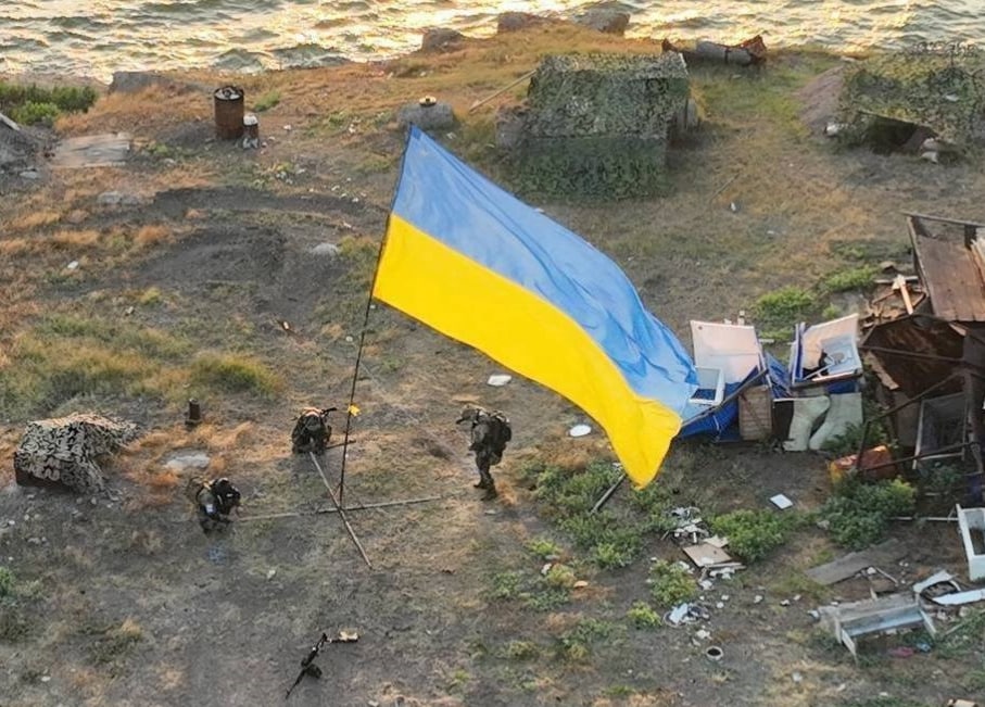 Зеленски: Знамето на Змиски Остров е знак дека Украина не е скршена