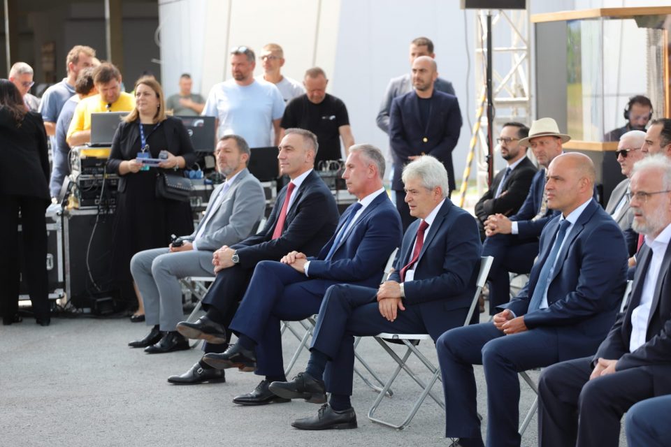 (ФОТО) Цела Влада во Тетово  на камен темелник на фабриката за електрични автомобили