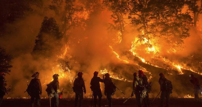 Голем пожар во Шпанија принуди евакуација на 1.500 жители
