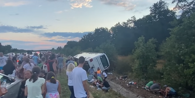 Во автобуската несреќа во Бугарија повредени се 12 лица – четворица возрасни и осум деца
