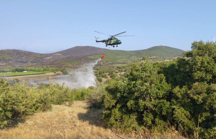 Пожарот меѓу Дојран и Богданци добива посериозен интензитет, интервенира и армиски хеликоптер