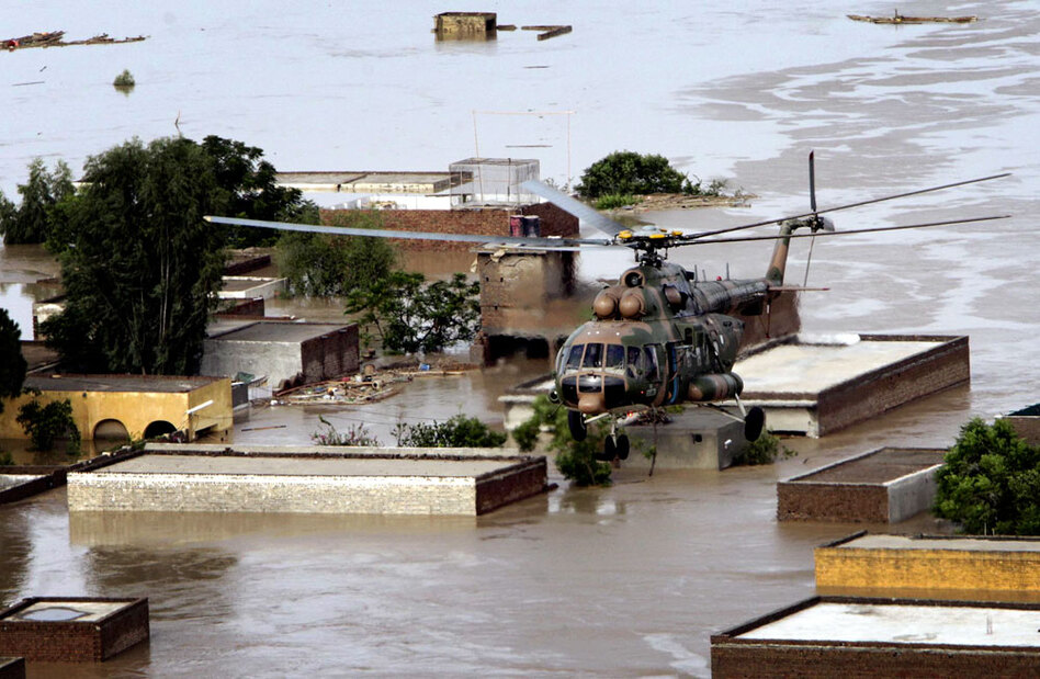 Шестмина исчезнати по уривање на хеликоптер во Пакистан