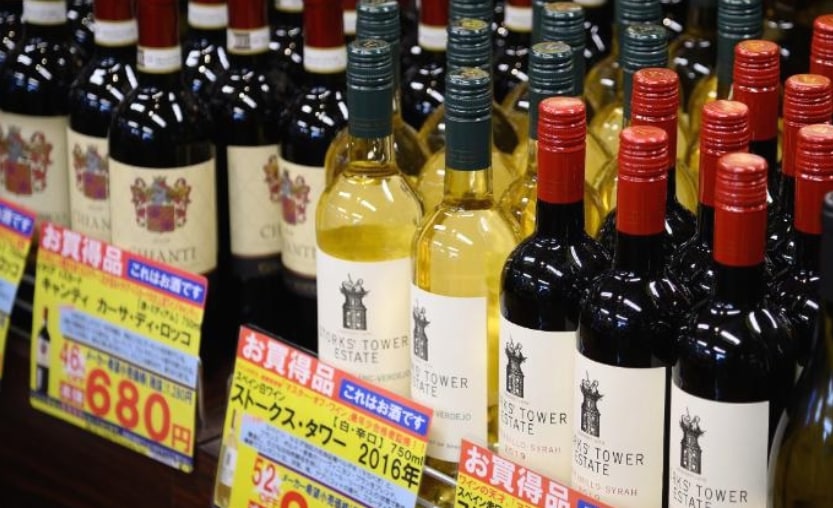 Јапонските власти ги поттикнуваат младите да пијат повеќе алкохол