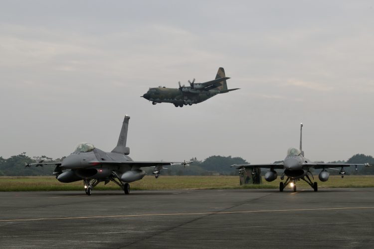 Тајван ги крена борбените авиони откако кинески авиони навлегоа во зоната на противвоздушна одбрана