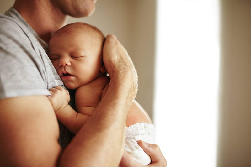 Од денеска татковците во Хрватска имаат право на платено отсуство по раѓање на бебе