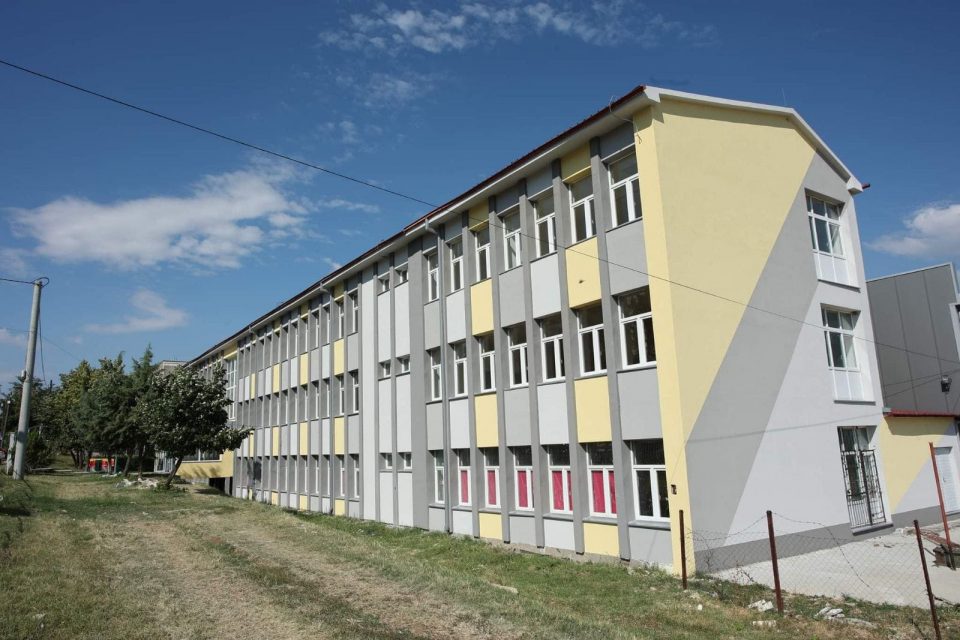 Учениците на СОУ „Ѓорче Петров“ во Прилеп ќе ја почнат учебната година во целосно реновирано училиште