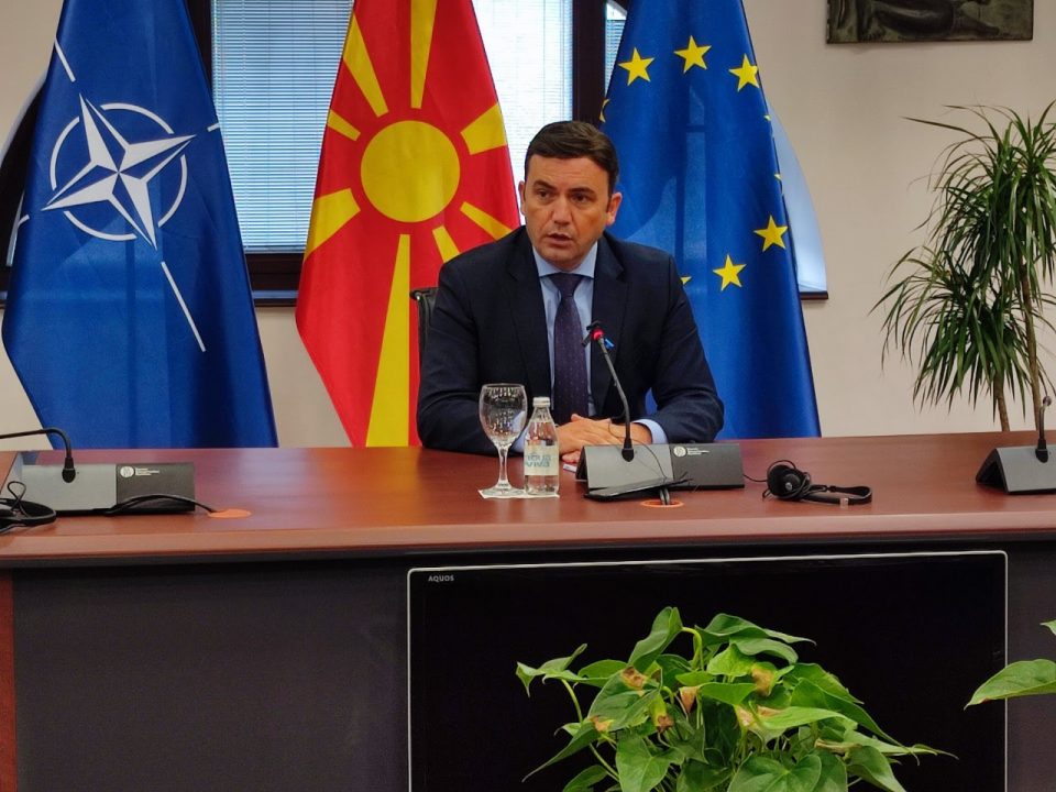 Македонија нема да ги признае манипулативните референдуми во Украина, порача Османи